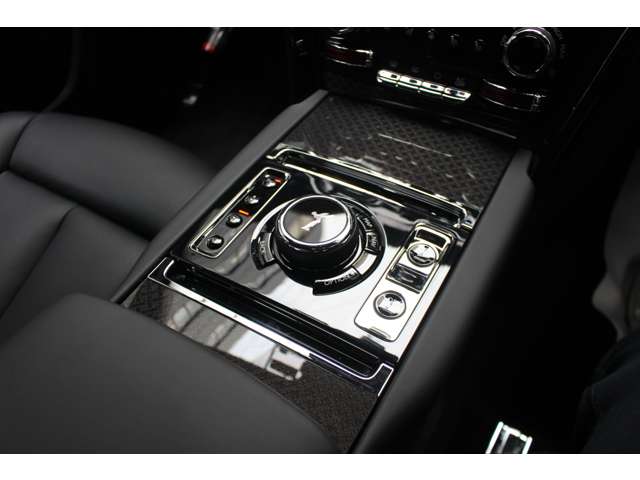 ブラックバッジカリナン 2025/R07