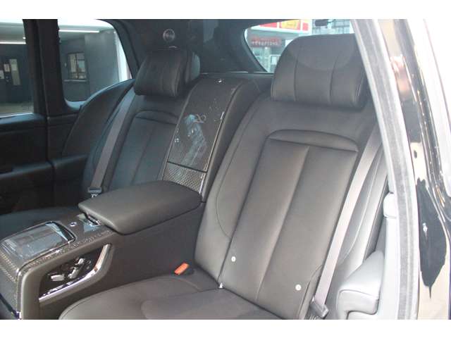 ブラックバッジカリナン 2025/R07