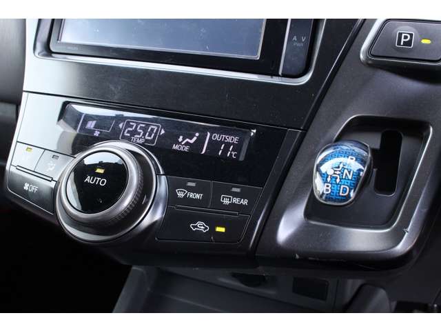 プリウスα 2013/H25