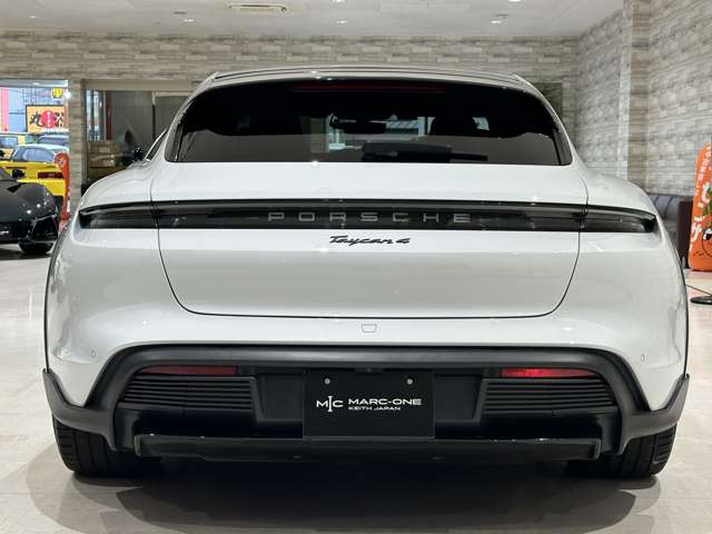 タイカンクロスツーリスモ 2023/R05