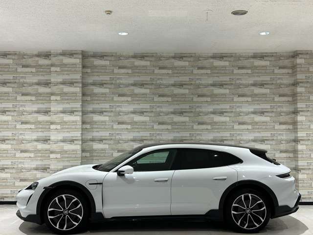 タイカンクロスツーリスモ 2023/R05