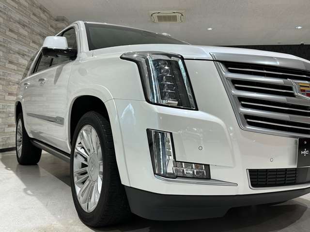 キャデラックエスカレードプラチナム 4WD正規D車 サンルーフ