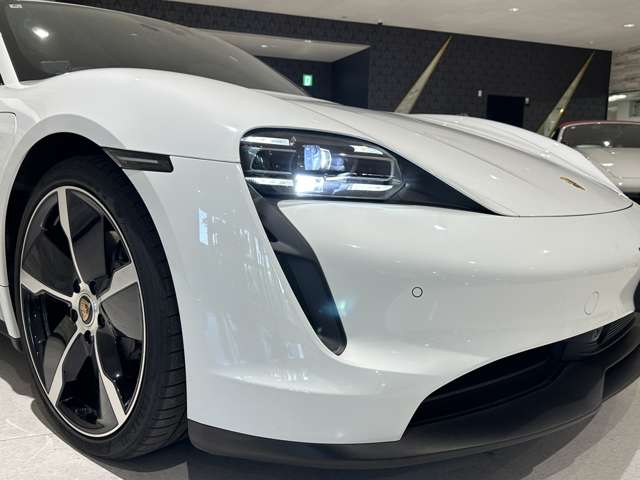 タイカン 2022/R04