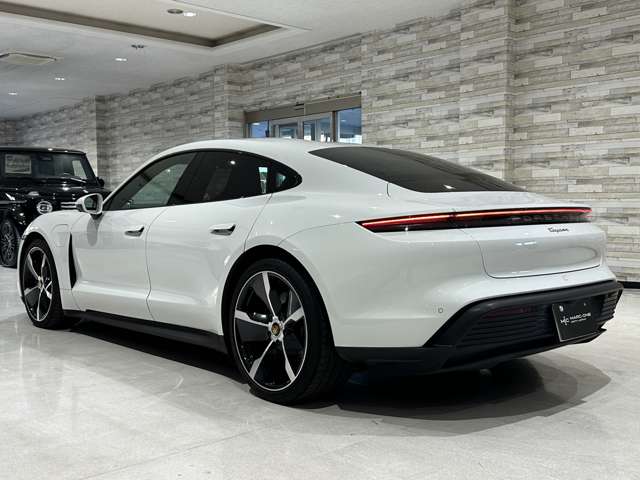 タイカン 2022/R04