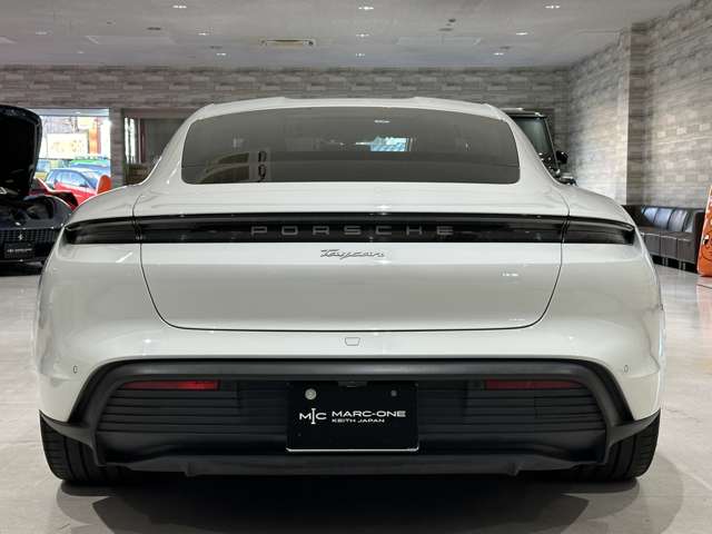 タイカン 2022/R04