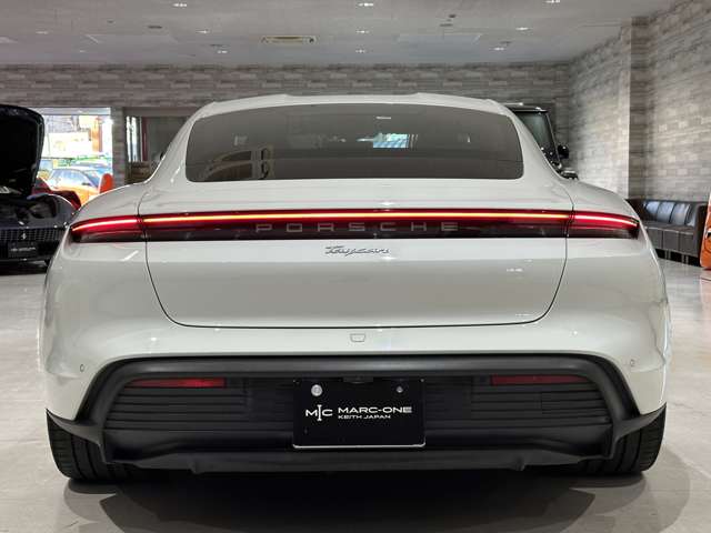 タイカン 2022/R04