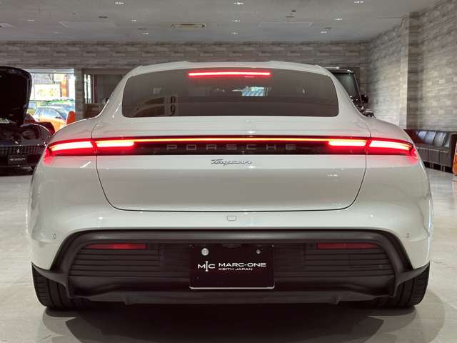 タイカン 2022/R04