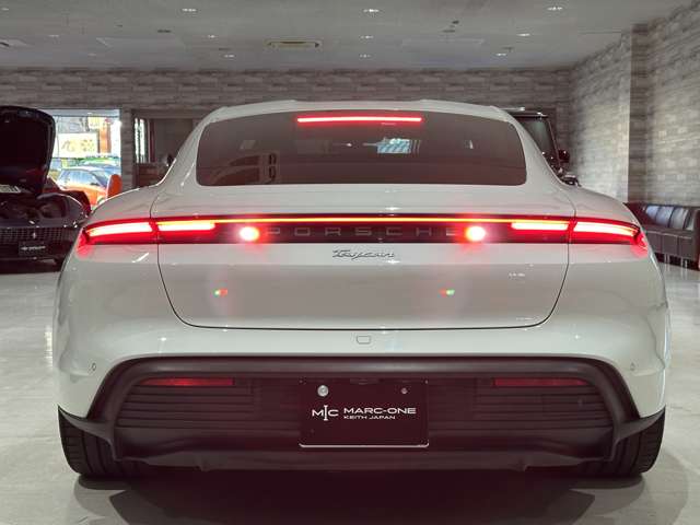 タイカン 2022/R04