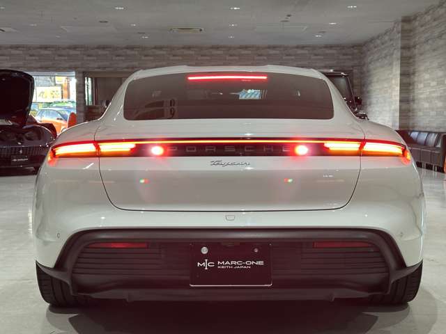 タイカン 2022/R04