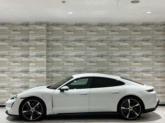 タイカン 2022/R04