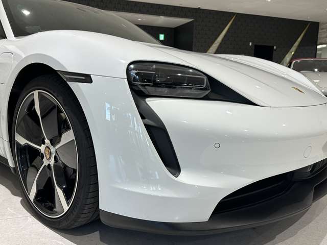 タイカン 2022/R04