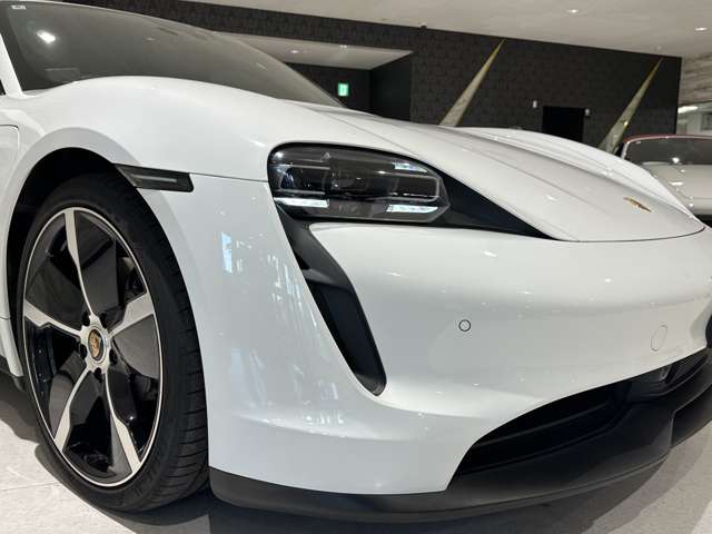 タイカン 2022/R04