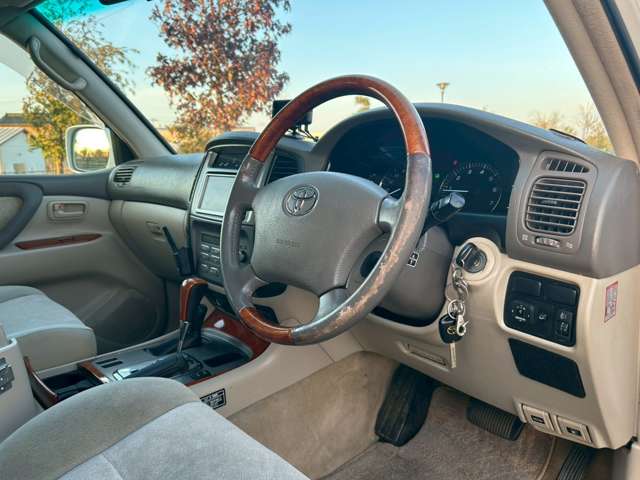 ランドクルーザー100 2006/H18