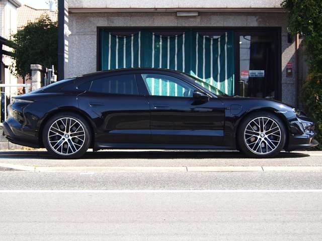 タイカン 2021/R03