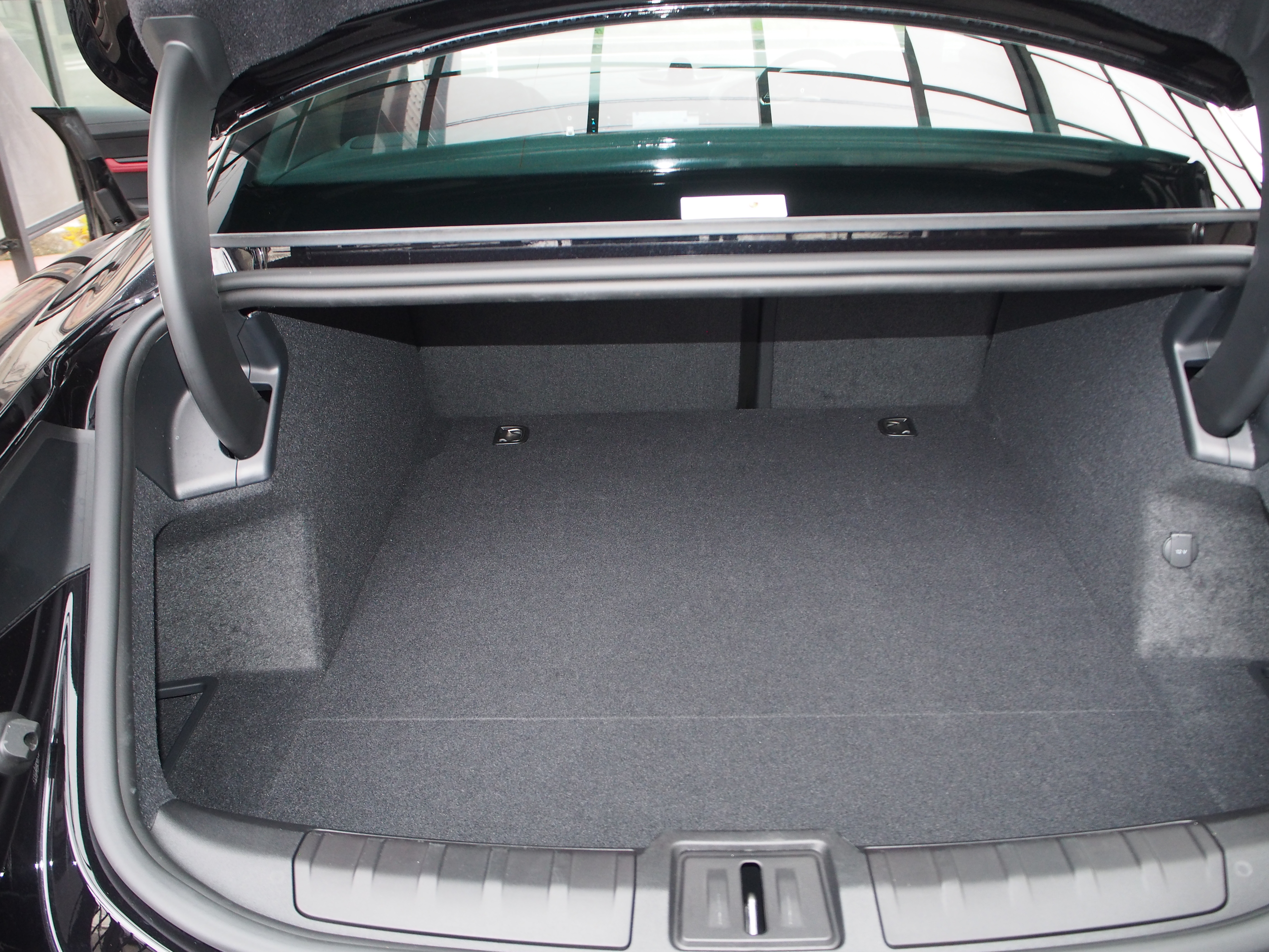 タイカン 2021/R03