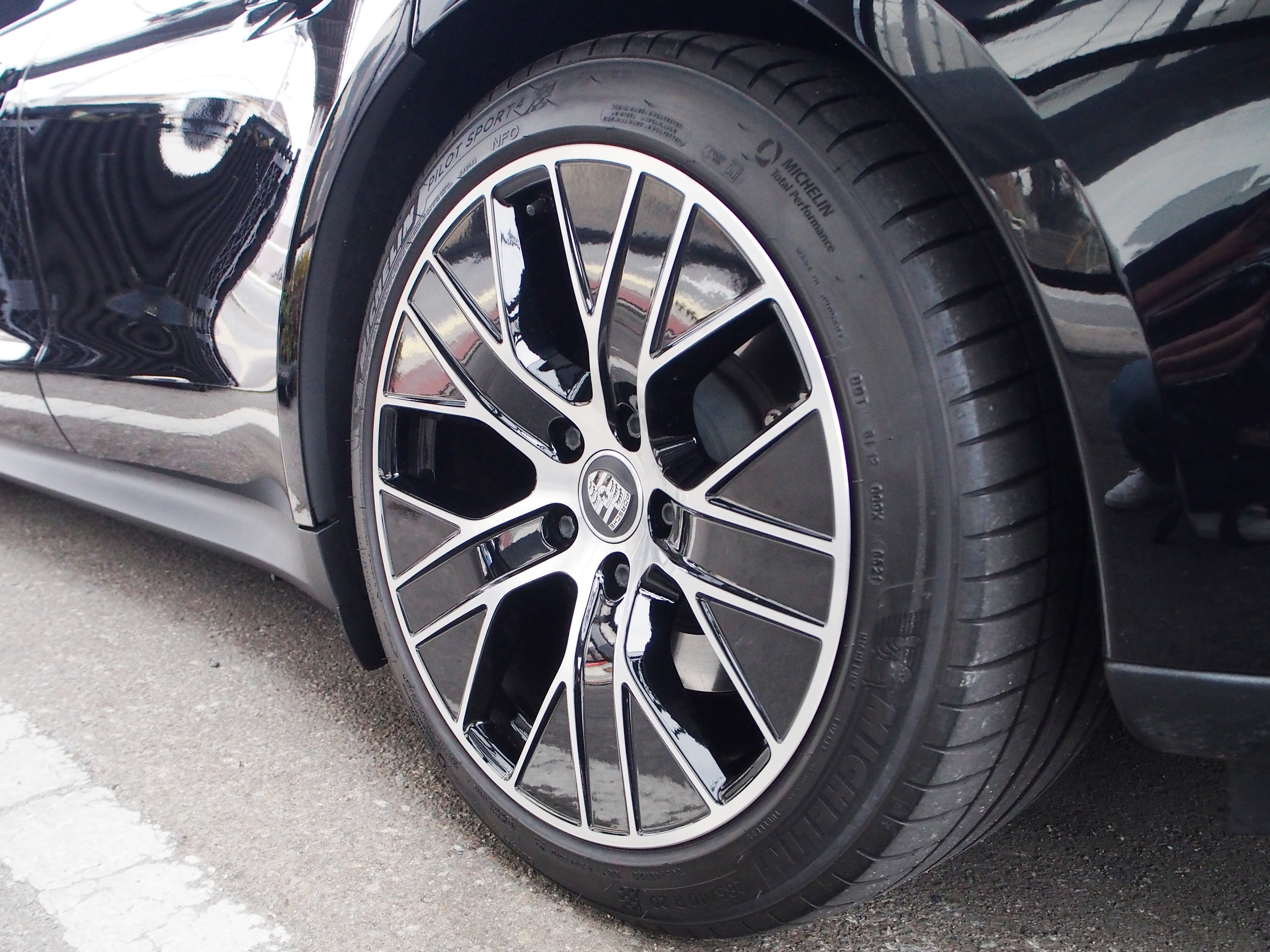 タイカン 2021/R03