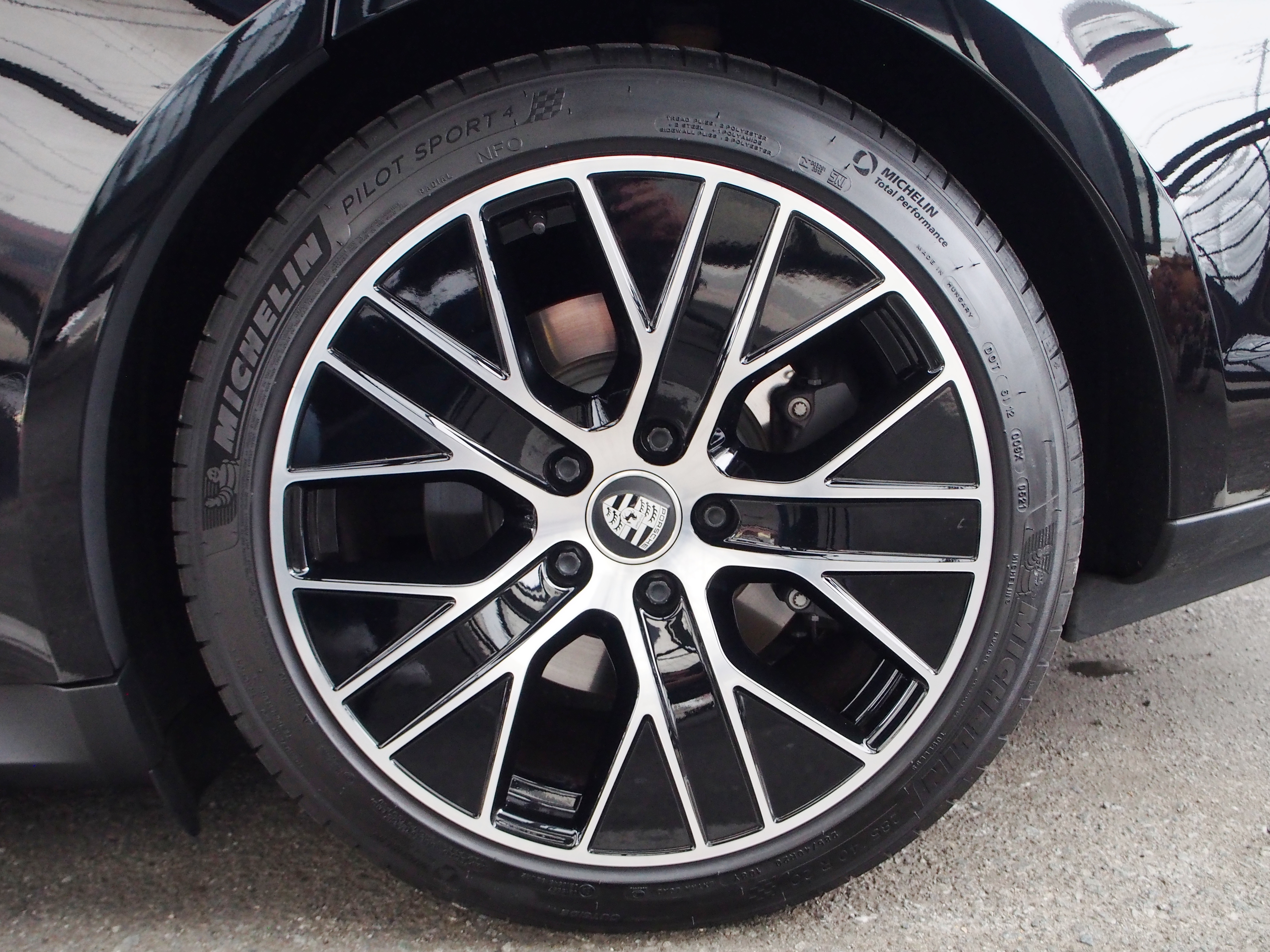 タイカン 2021/R03