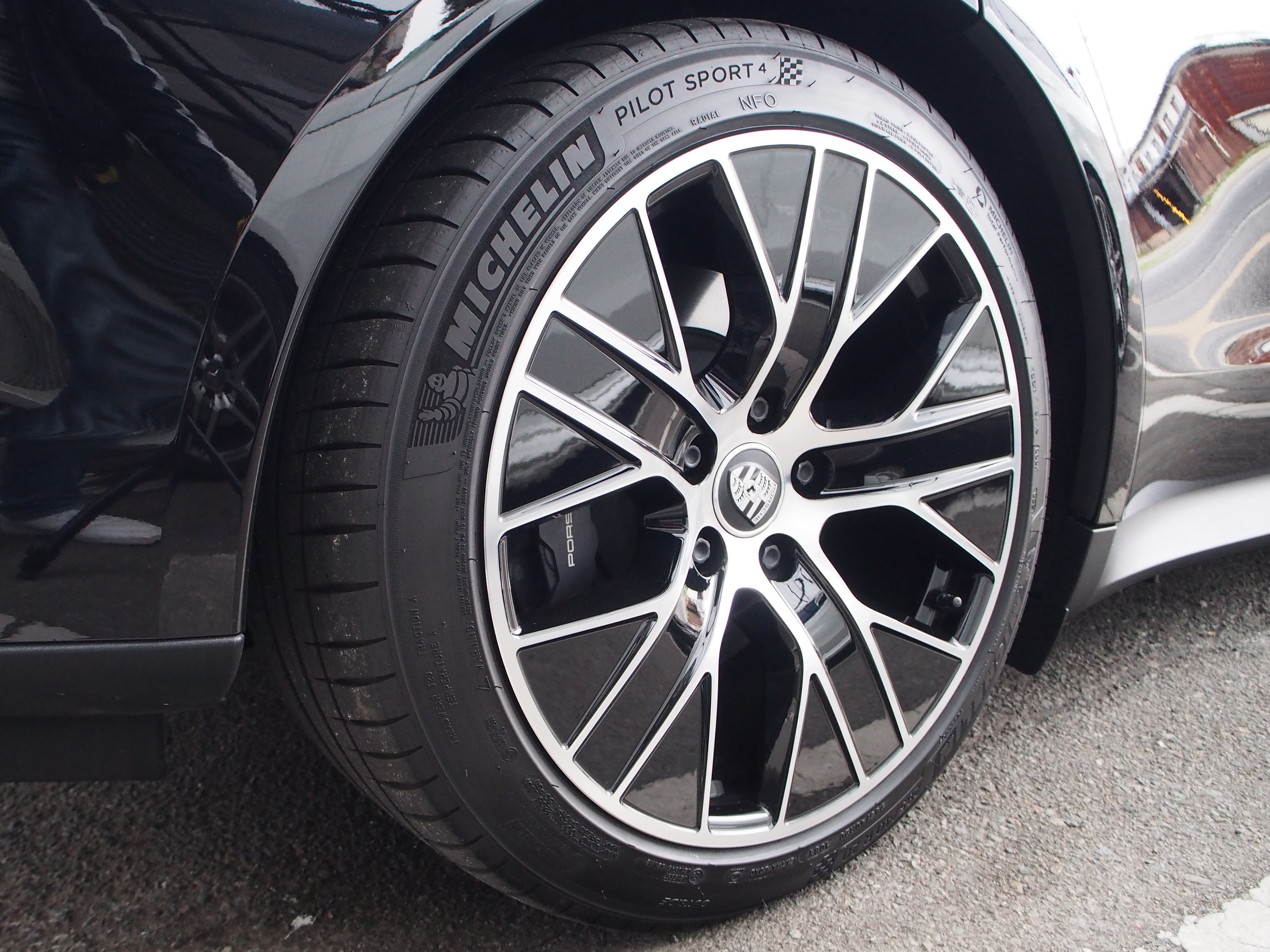 タイカン 2021/R03