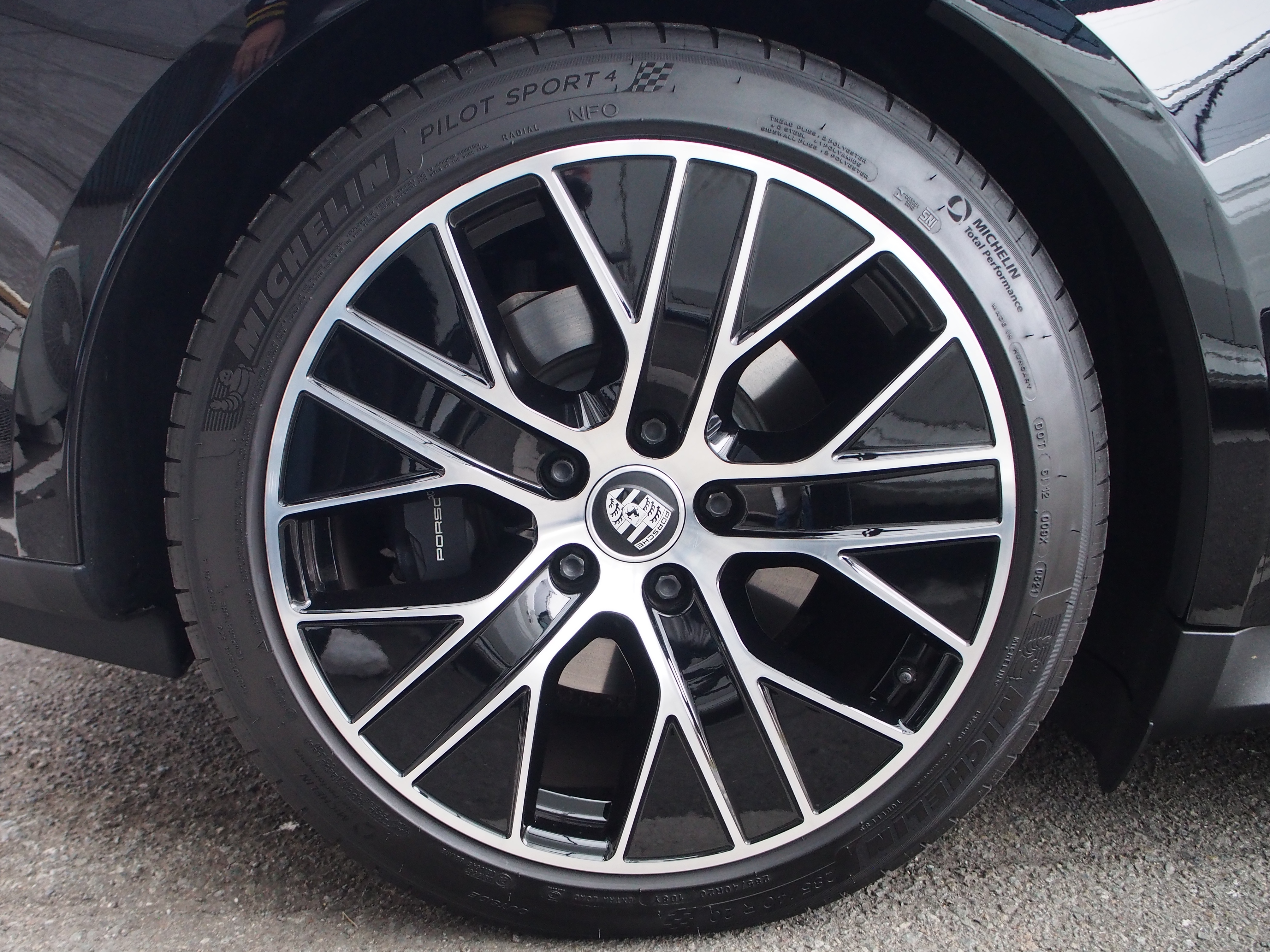 タイカン 2021/R03