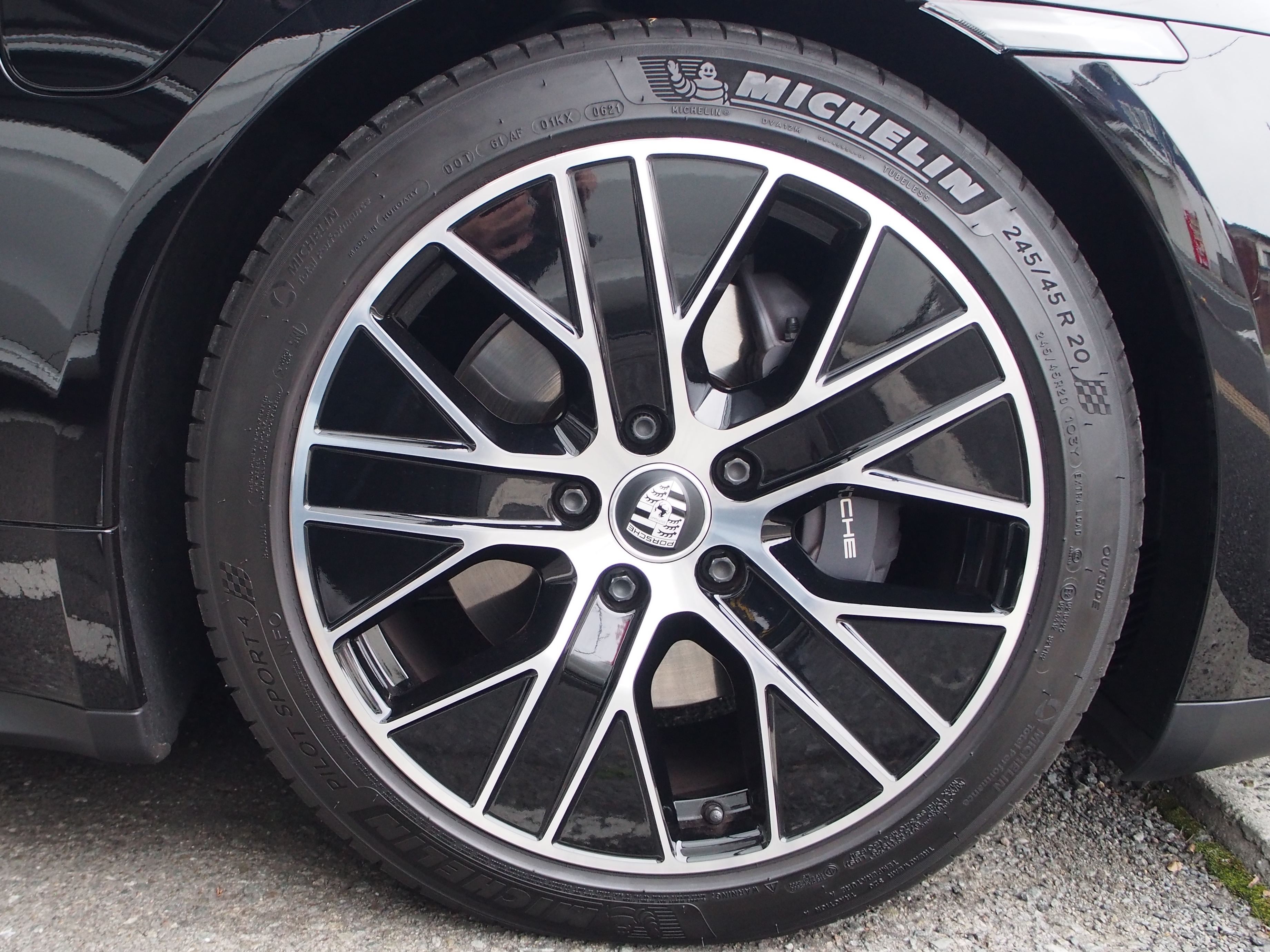 タイカン 2021/R03