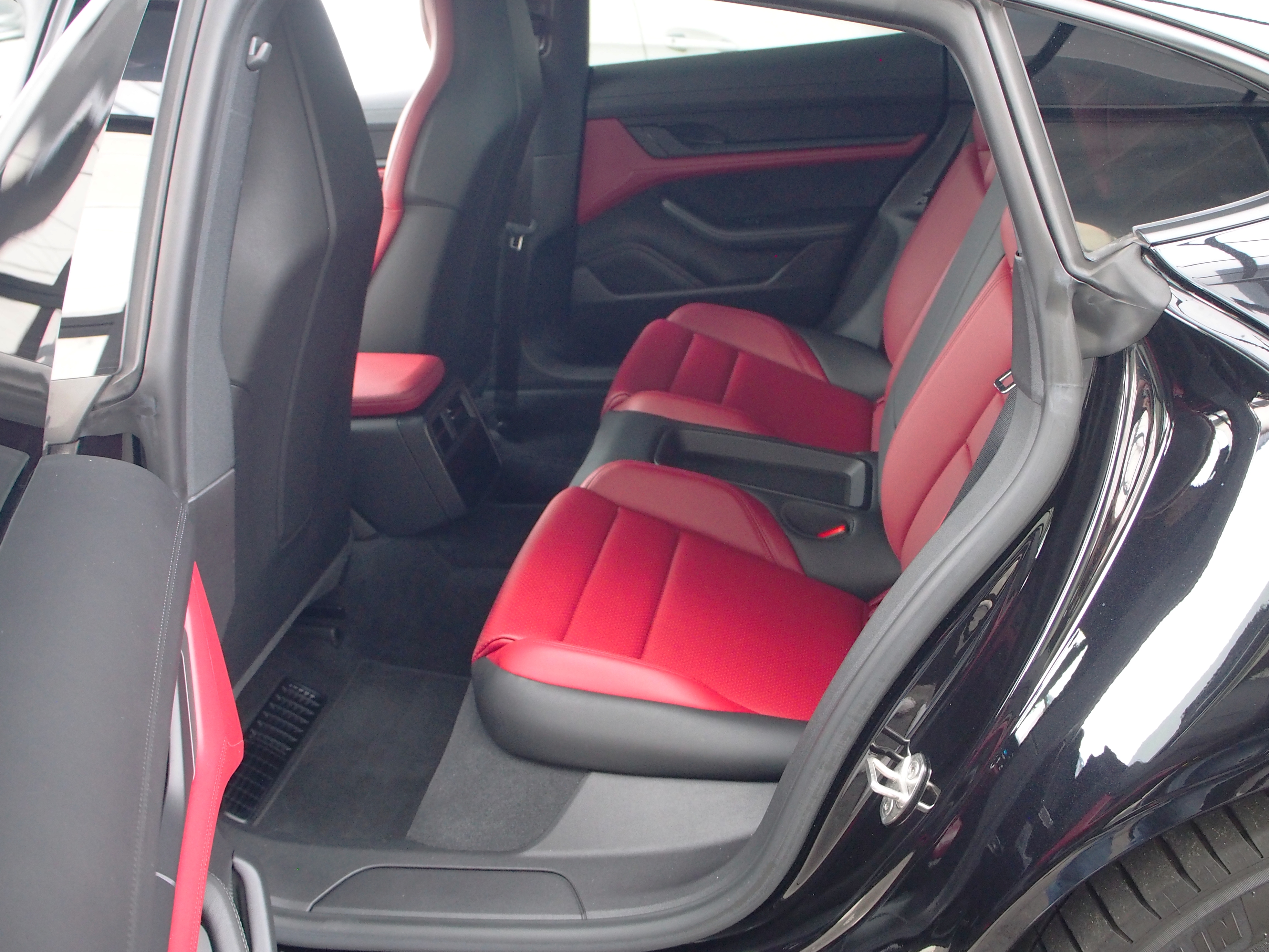 タイカン 2021/R03