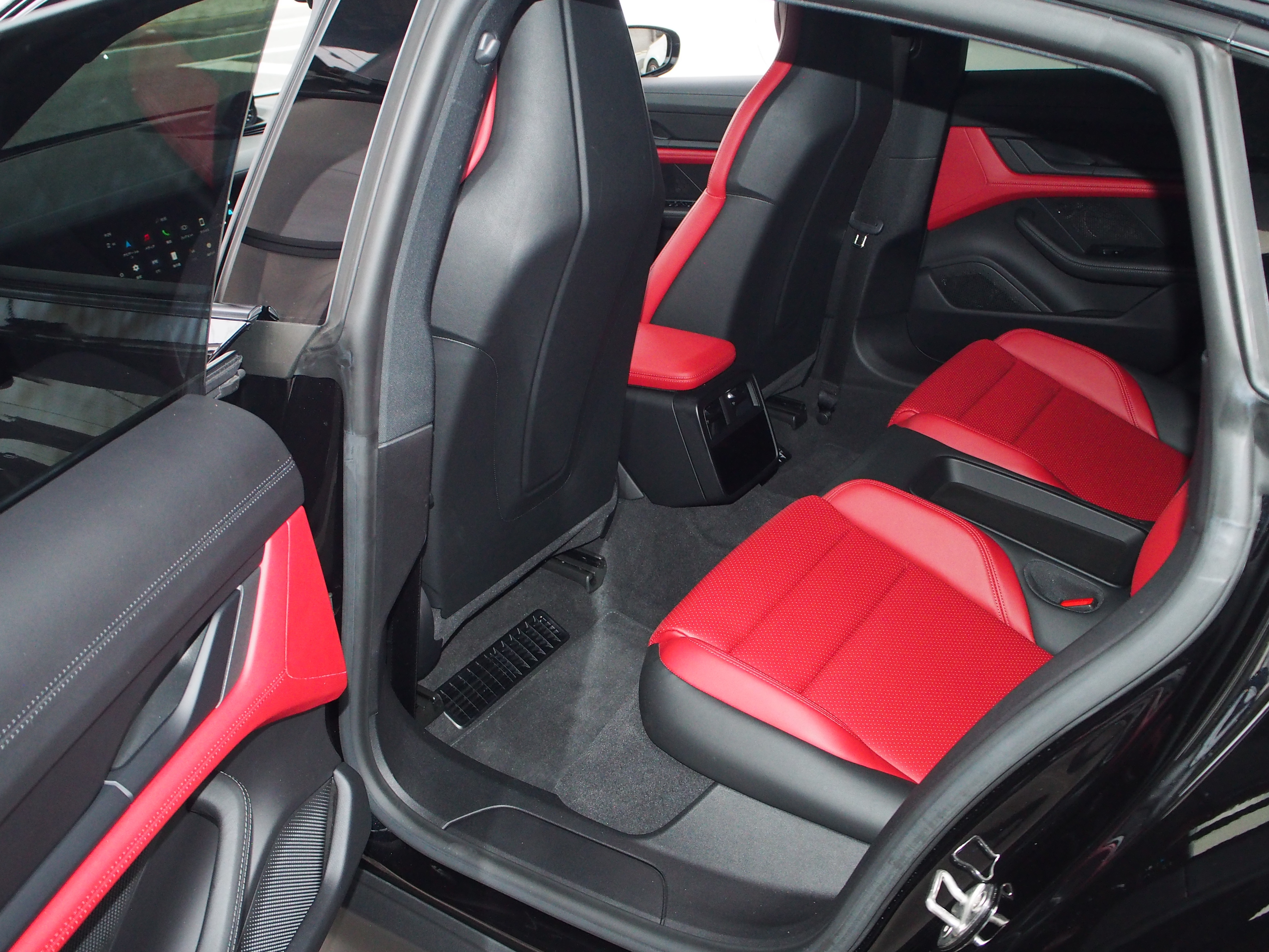 タイカン 2021/R03