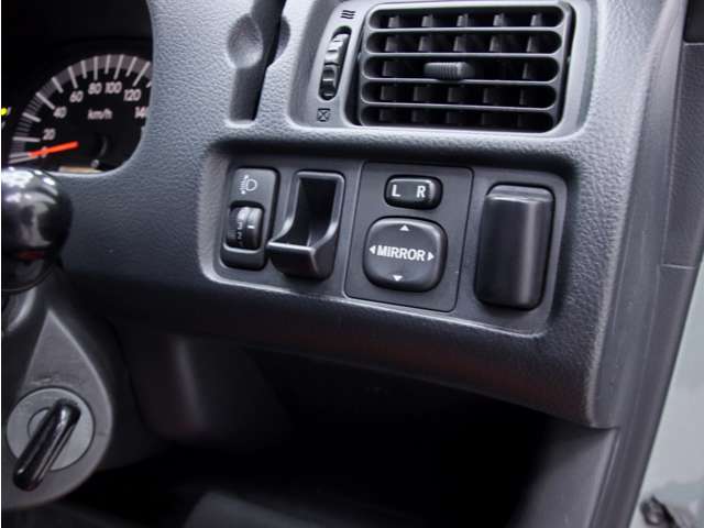 サクシード 2012/H24