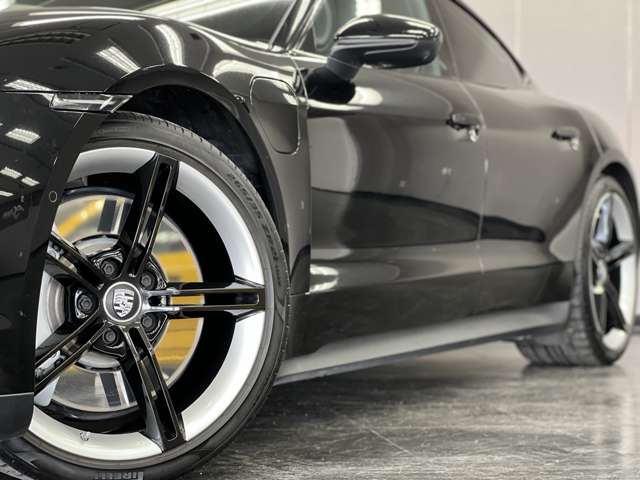 タイカン 2021/R03