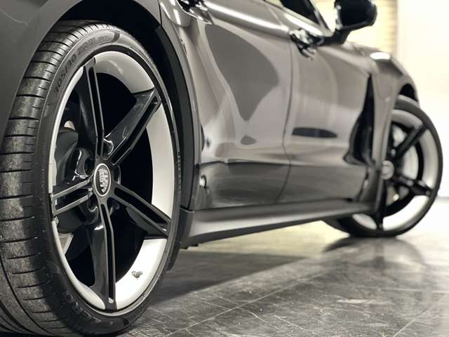 タイカン 2021/R03