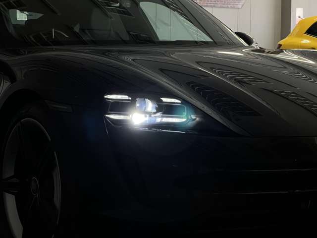 タイカン 2021/R03