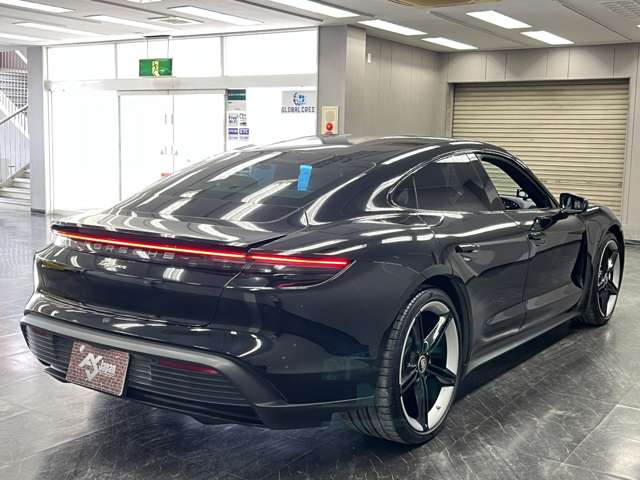 タイカン 2021/R03