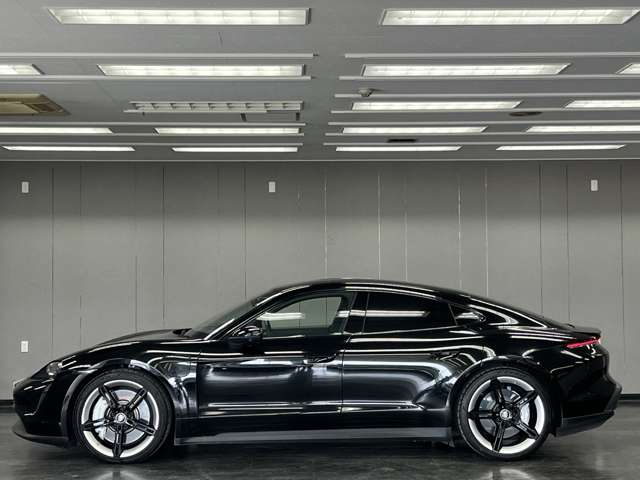 タイカン 2021/R03