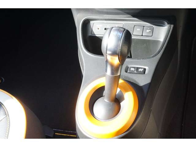 トゥインゴ 2022/R04