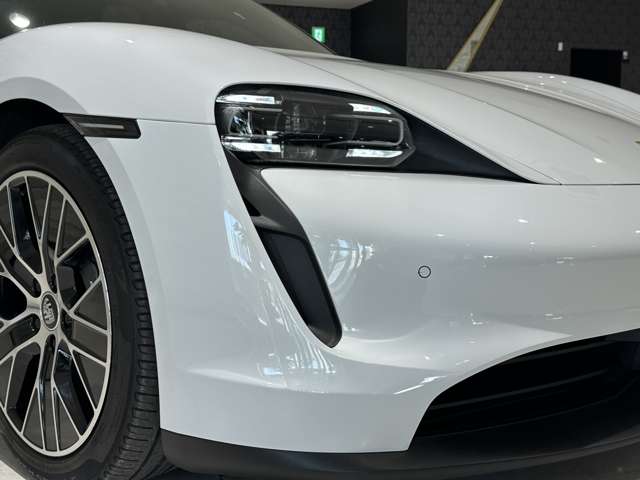 タイカン 2021/R03