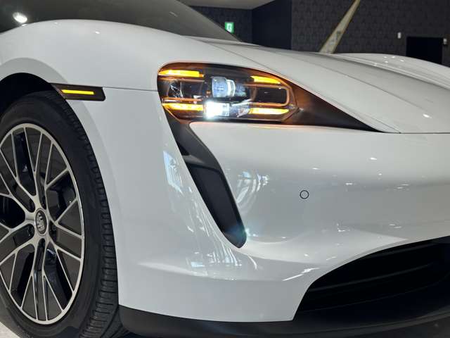 タイカン 2021/R03