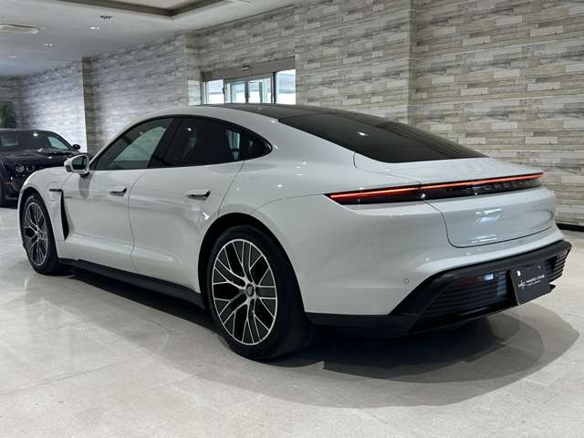 タイカン 2021/R03