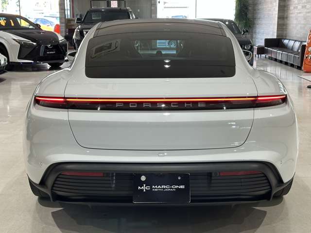 タイカン 2021/R03