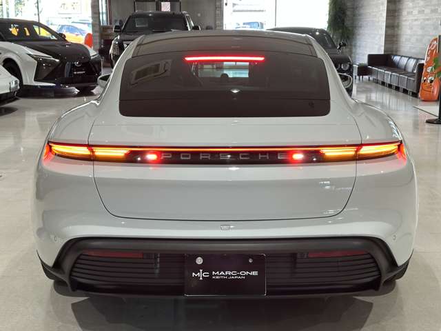 タイカン 2021/R03