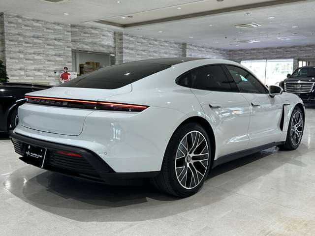 タイカン 2021/R03