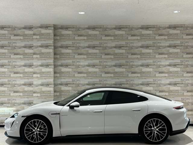 タイカン 2021/R03