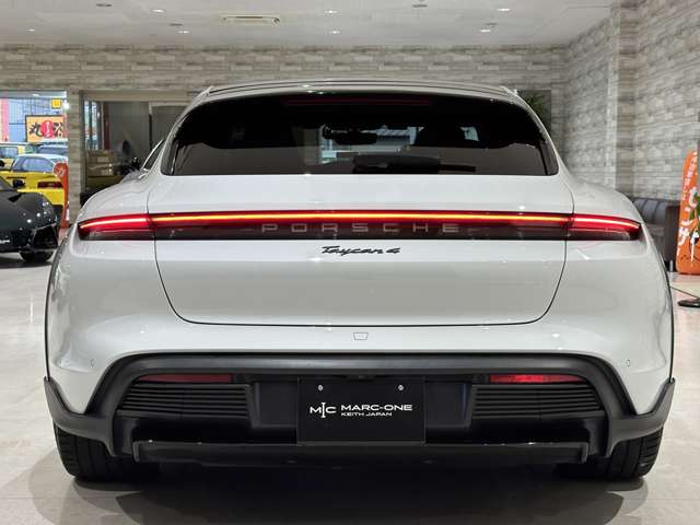 タイカンクロスツーリスモ 2023/R05