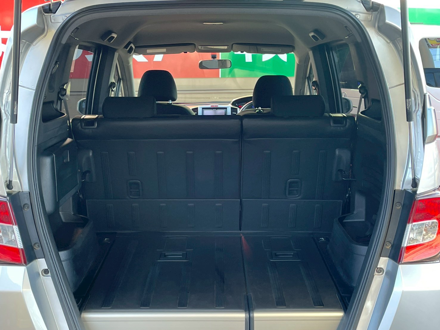 フリードスパイク 2011/H23