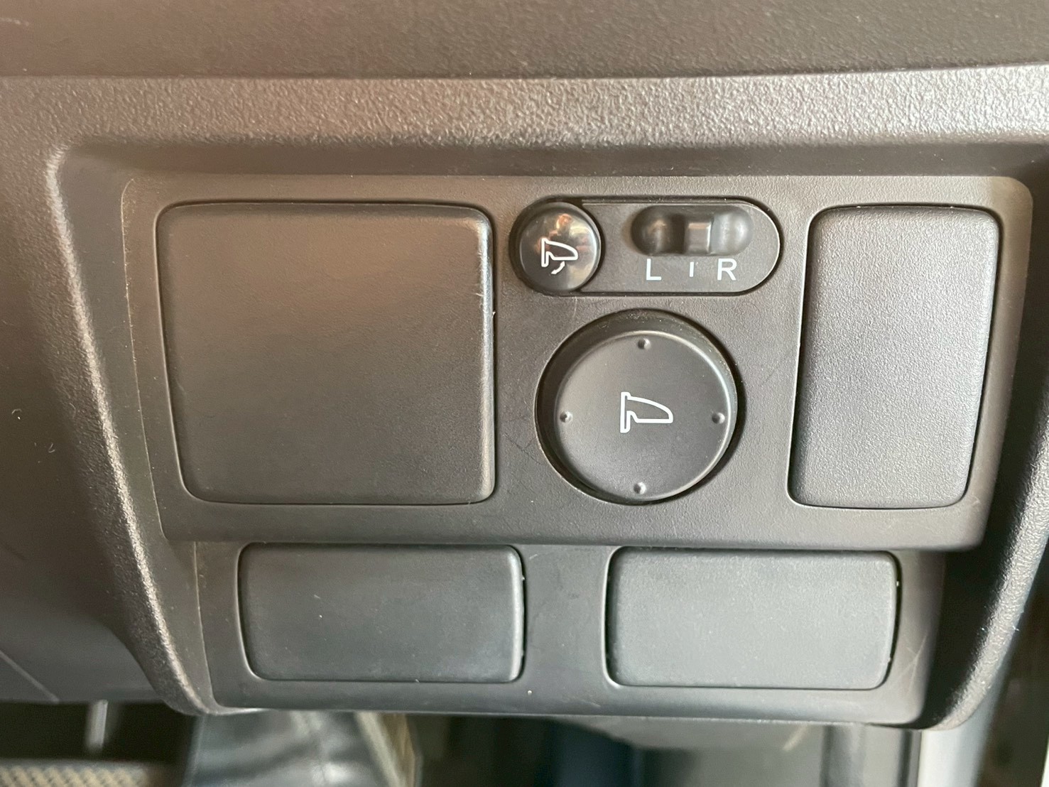 フリードスパイク 2011/H23