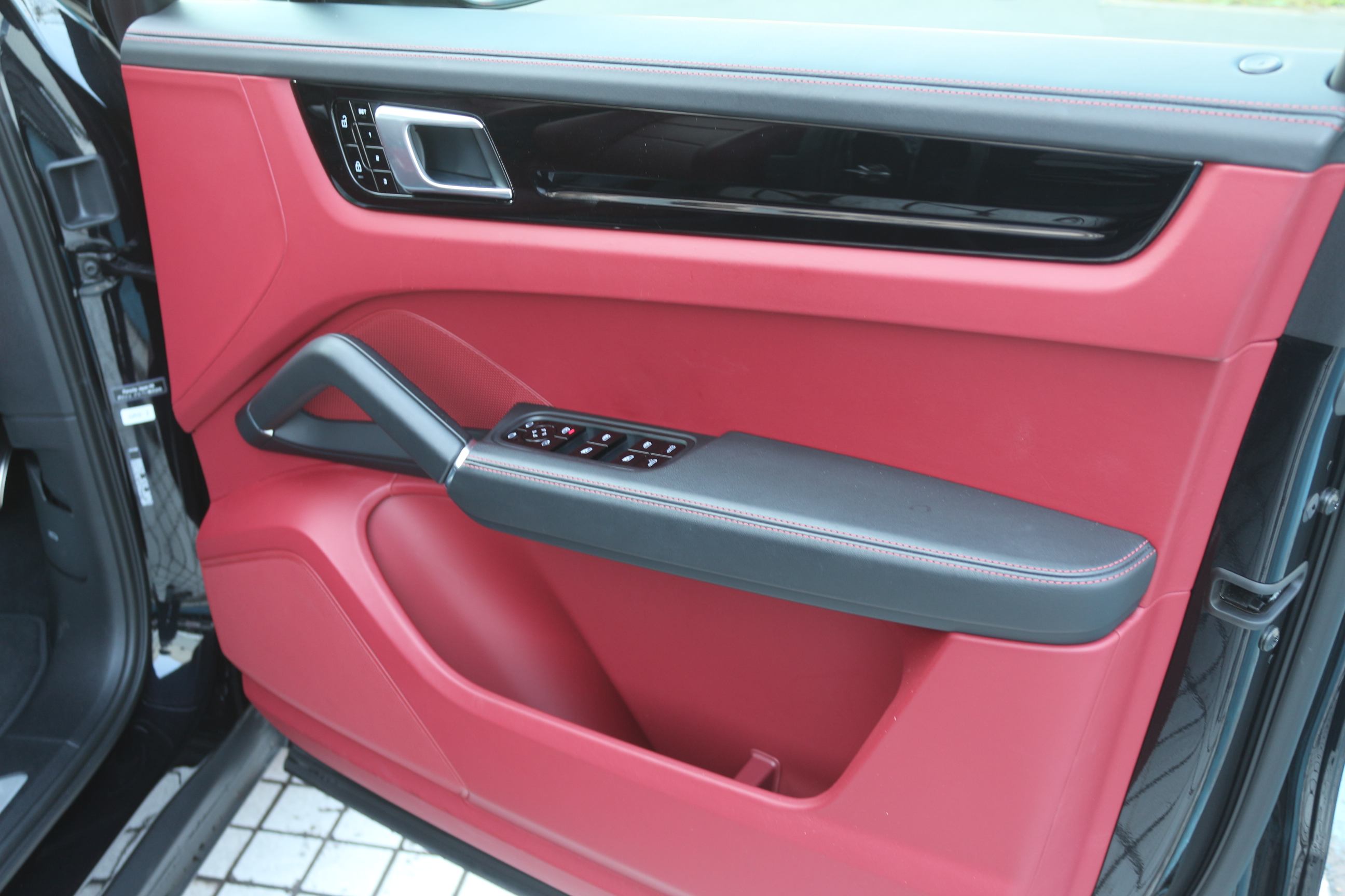 カイエン 2020/R02