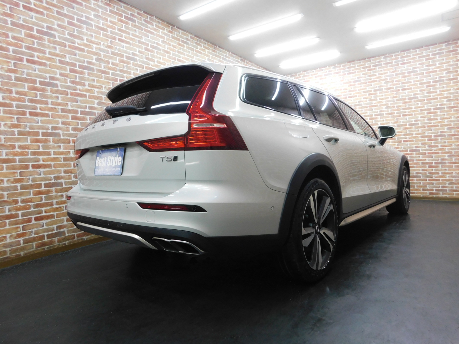 V60クロスカントリー 2019/R01